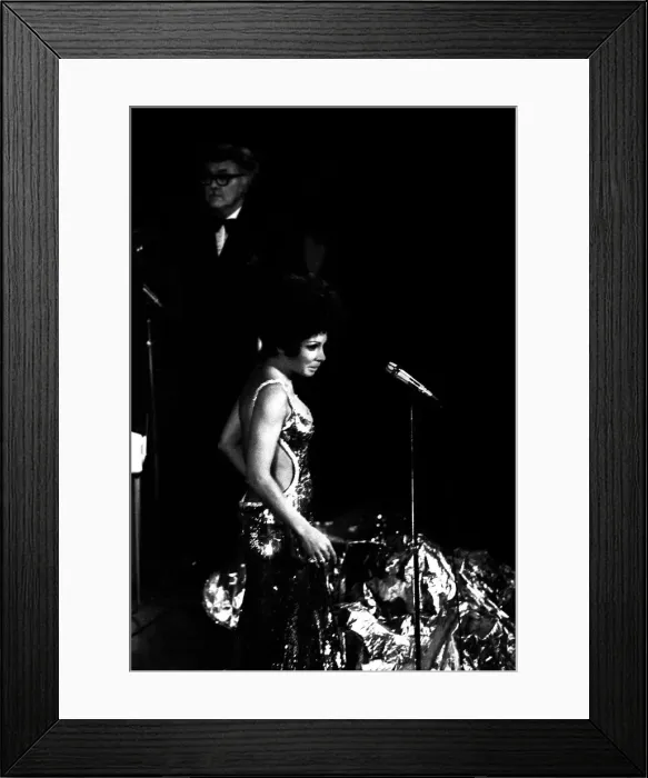 Framed Print : Shirley Bassey performing on stage in concert at Newcastle City Hall 30th April 1971