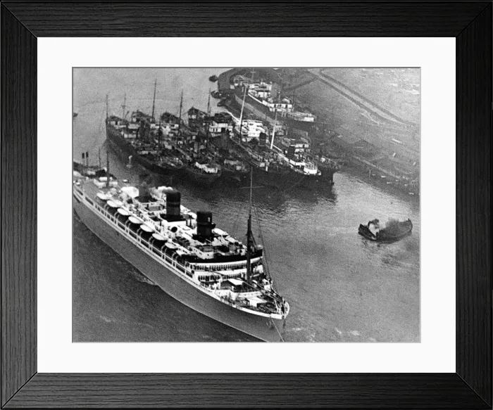 Framed Print : The Ship Monarch of Bermuda now named Arkadia on right passing Tyne Dock on the River