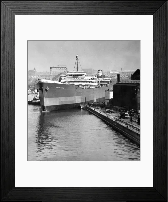 Framed Print : Workmen lined the new £1, 000, 000 dry dock at Swan Framed Print : Workmen lined the new £1, 000, 000 dry dock at Swan