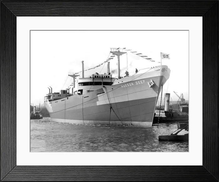 Framed Print : The 7, 850-ton motor ship Hudson Deep under construction by John Readhead and Sons Ltd