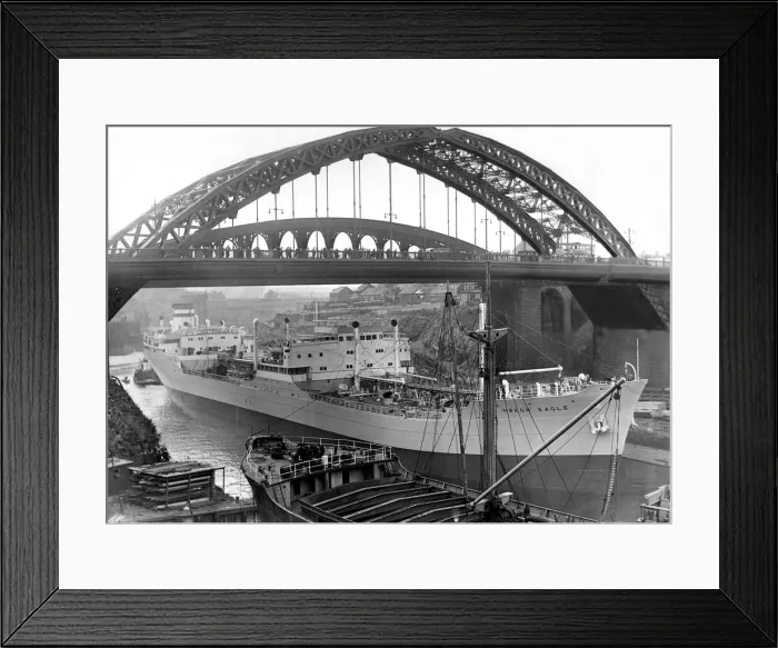 Framed Print : The Ship Hoegh Eagle moves up the River Wear under the Wearmouth Bridge in Sunderland