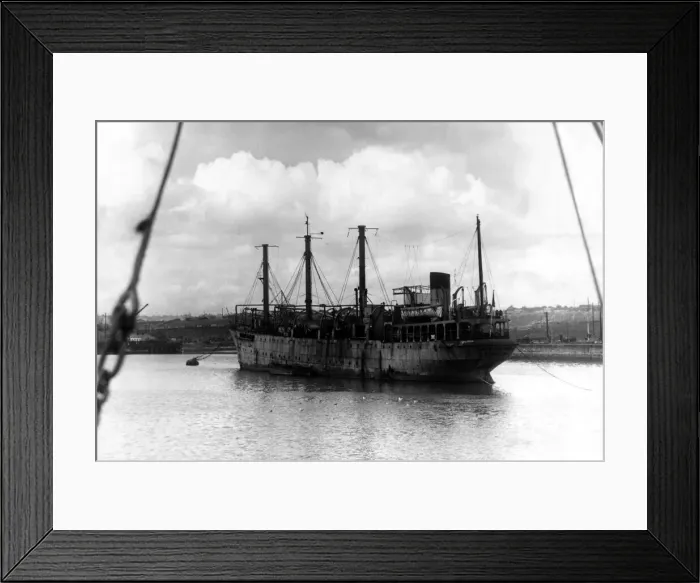 Framed Print : The Albert Edward Dock, North Shields. The African Queen leaves for the dry dock