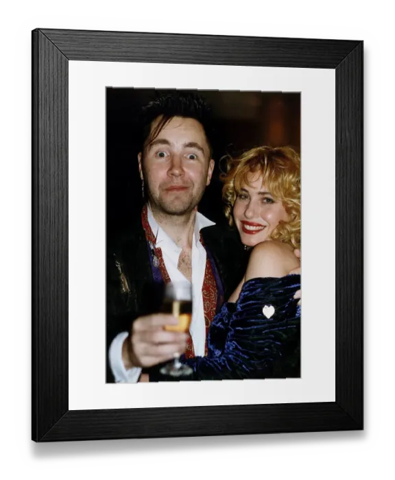 Framed Print : Nigel Kennedy Violin Player with girlfriend Brixie Smith Framed Print : Nigel Kennedy Violin Player with girlfriend Brixie Smith