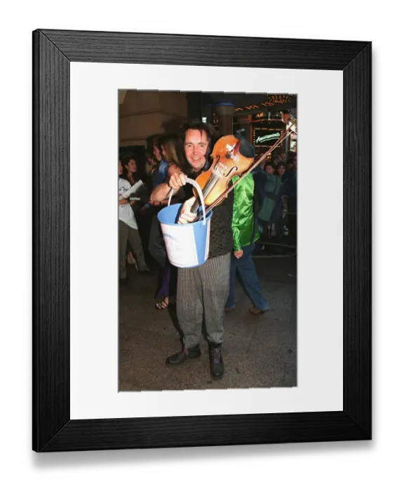Framed Print : Nigel Kennedy Classical Musician arriving at the Premiere of the new Bob Hoskins film in Framed Print : Nigel Kennedy Classical Musician arriving at the Premiere of the new Bob Hoskins film in