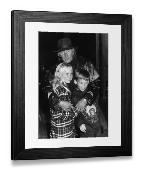 Framed Print : Rod Stewart with Daughter Kimberley Stewart 10 and son Sean Stewart 9 Their mum Alana