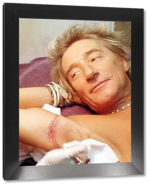Rod Stewart watches finishing touches to thistle tattoo 21st June 1999 in
