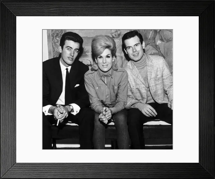 Framed Print : Dusty Springfield with Tom Springfield right Sept 1963 with unamed member of Framed Print : Dusty Springfield with Tom Springfield right Sept 1963 with unamed member of
