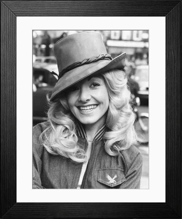 Framed Print : Stella Parton American country singer 1977 Framed Print : Stella Parton American country singer 1977