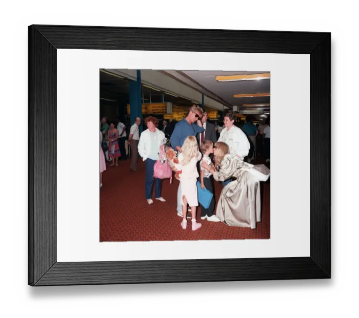 Framed Print : Rod Stewart, Kelly Emberg and family at LAP June 1986