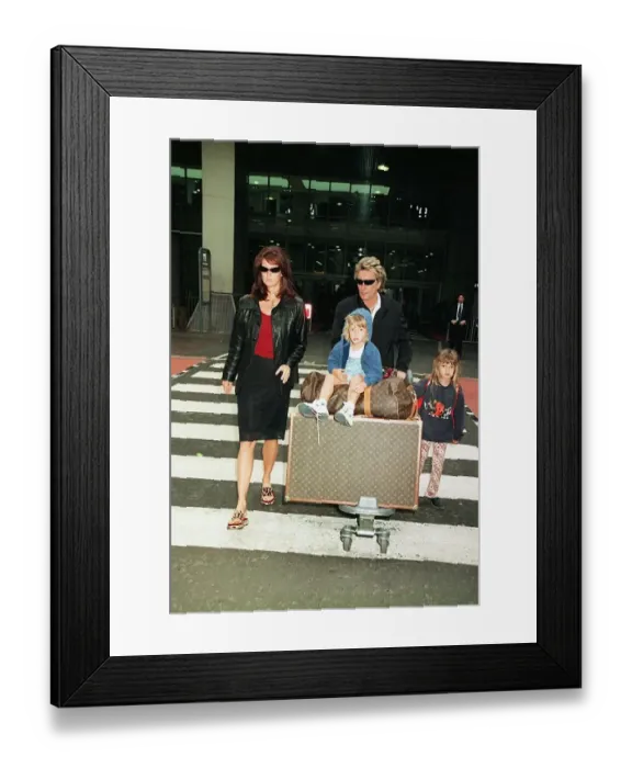 Framed Print : Rod Stewart April 1998 with wife Rachel Stewart and Children arriving at Heathrow
