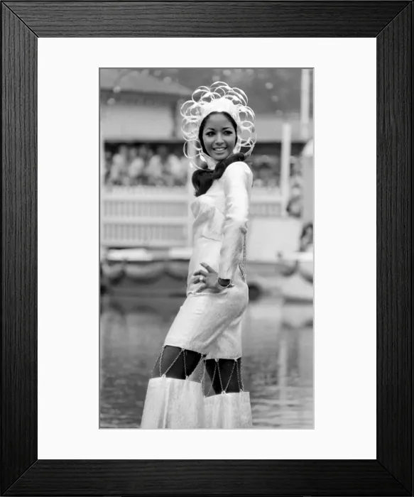 Framed Print : Carnaby Street Fashion. 1st June 1969 Framed Print : Carnaby Street Fashion. 1st June 1969