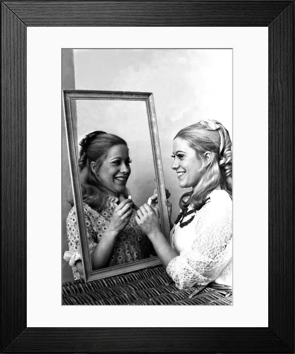 Framed Print : Twins Jenni and Jaqui Chitty, appear in the pantomime The World of Jamie at Newcastle Framed Print : Twins Jenni and Jaqui Chitty, appear in the pantomime The World of Jamie at Newcastle