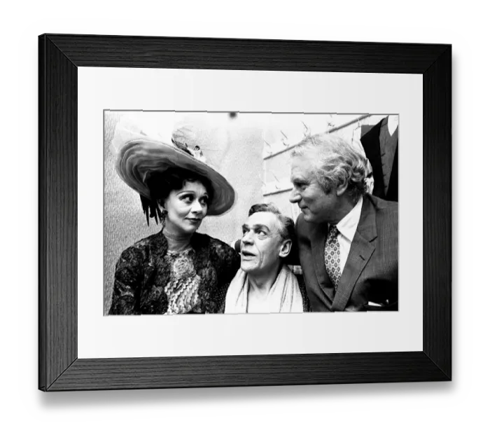 Framed Print : Lord Olivier came to watch his wife, Joan Plowright, star with Paul Schofield (centre)
