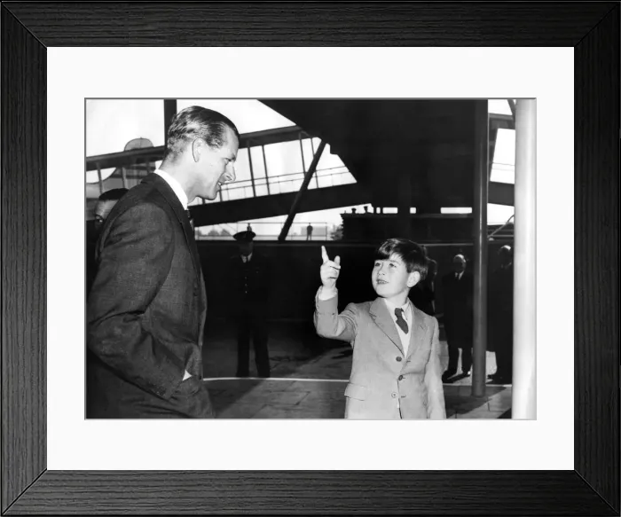 Framed Print : Prince Philip, the Duke of Edinburgh, is seen off by Queen Elizabeth II Framed Print : Prince Philip, the Duke of Edinburgh, is seen off by Queen Elizabeth II