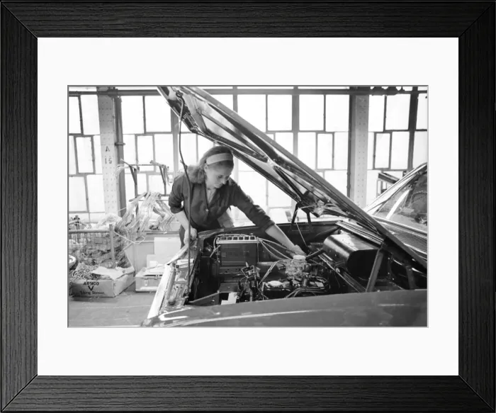 Framed Print : Women working on the Vauxhall Victor production line at the Vauxhall motor factory in