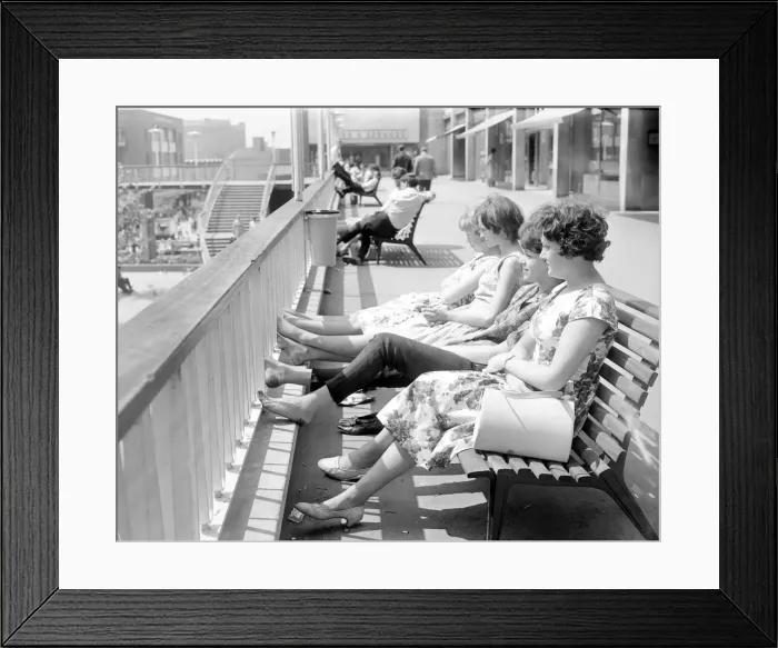 Framed Print : Office girls enjoying the sunshine in the shopping Precinct, Coventry city centre