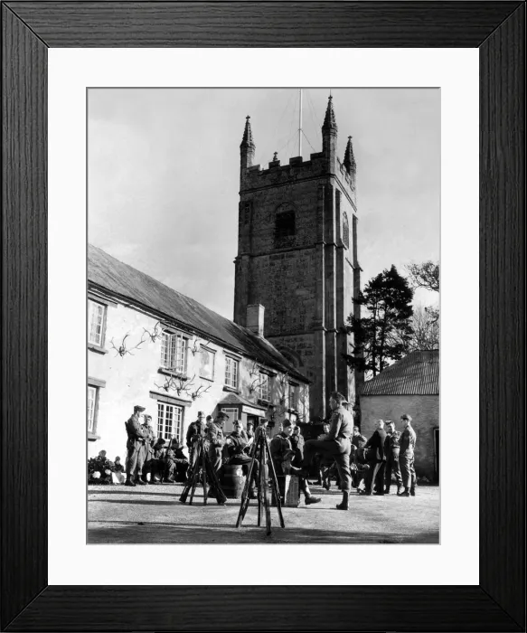 Framed Print : The 400 year old antique Royal Oak Inn, nestling under the rustic shadow of the village Framed Print : The 400 year old antique Royal Oak Inn, nestling under the rustic shadow of the village