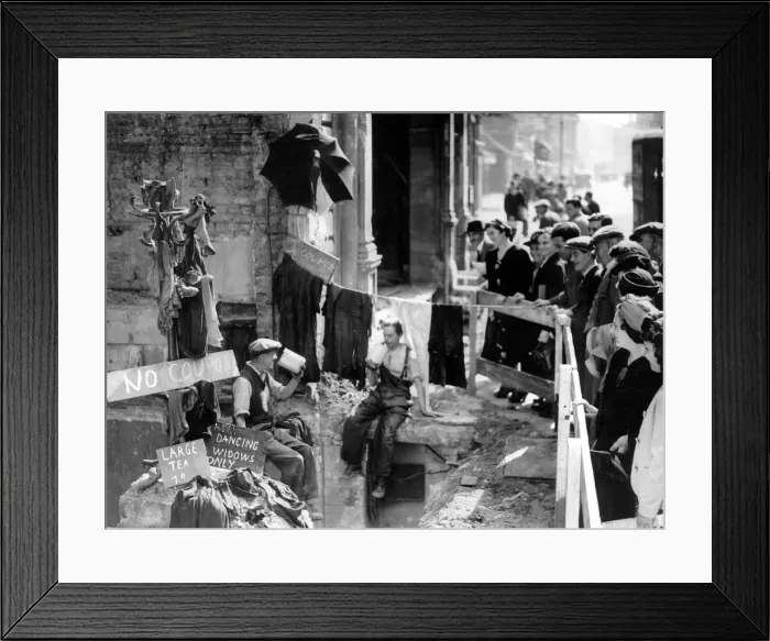 Framed Print : A No Coupon'sale taking place in a bombed out shop in Oxford Street Framed Print : A No Coupon'sale taking place in a bombed out shop in Oxford Street