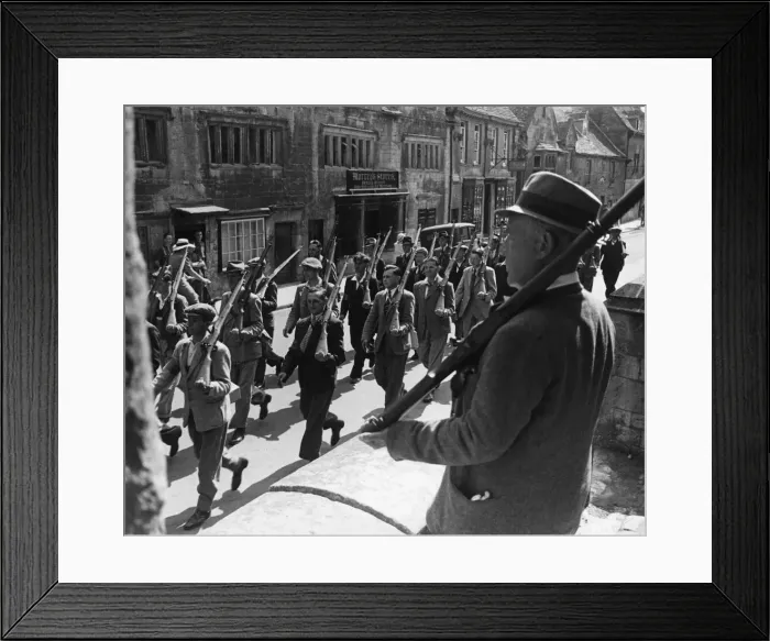 Framed Print : 72 year old parashooter Pat Mahon, a local Defence Volunteer Framed Print : 72 year old parashooter Pat Mahon, a local Defence Volunteer