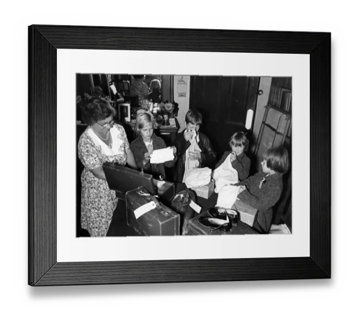 Framed Print : Children of Pimlico, London who attend St Michaels Church School on Buckingham Framed Print : Children of Pimlico, London who attend St Michaels Church School on Buckingham