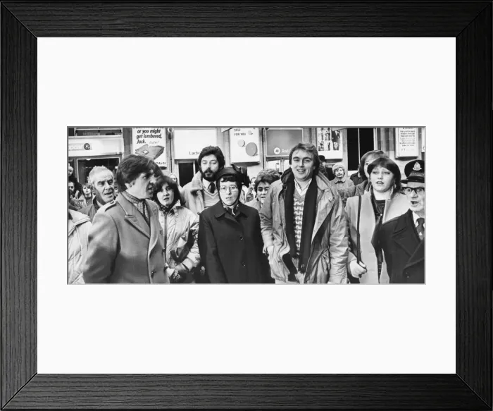 Framed Print : Alan Price, former member of The Animals pop group, led the singing as Lord Mayor Coun