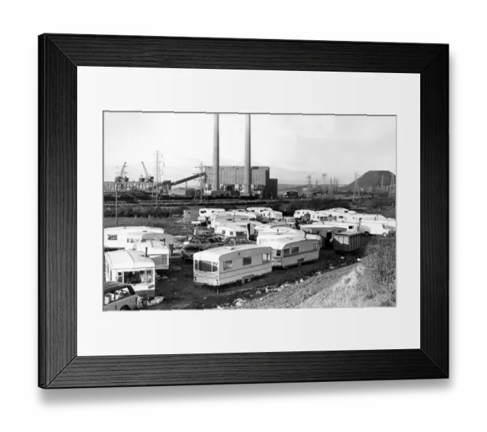Framed Print : Gypsies parked on an illegal site at Lemington, Newcastle
