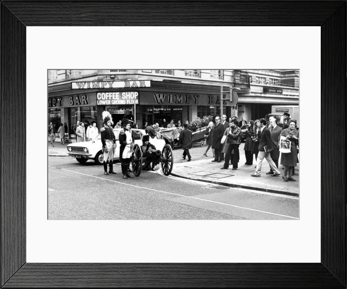 Framed Print : The siege of Oxford Street, 1972, was quashed in three minutes flat by a single traffic Framed Print : The siege of Oxford Street, 1972, was quashed in three minutes flat by a single traffic