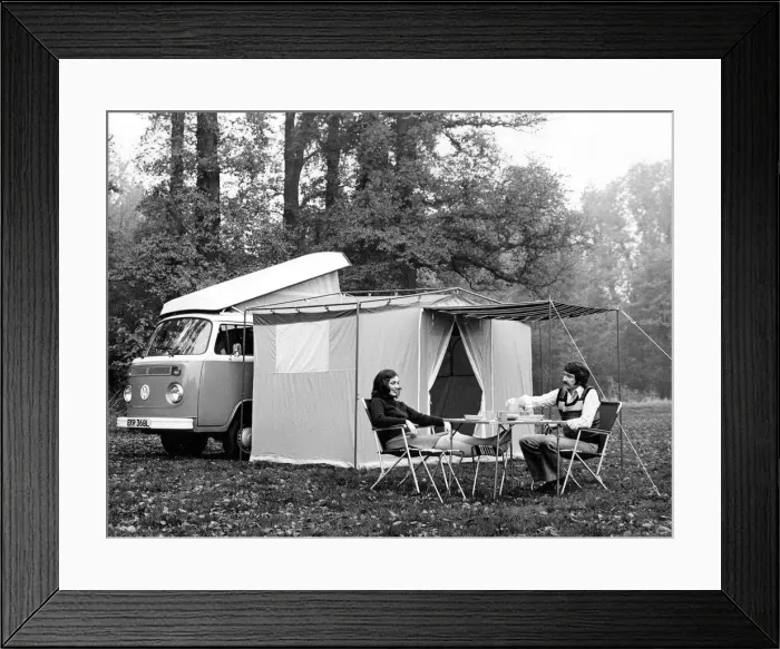 Framed Print : This couple are enjoying a peacful holiday and the enjoying the autumnal scenery Framed Print : This couple are enjoying a peacful holiday and the enjoying the autumnal scenery