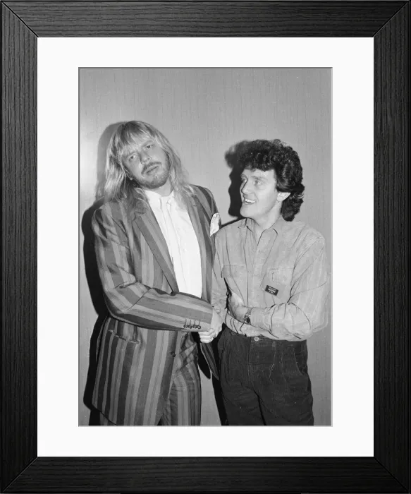 Framed Print : Rick Wakeman (left seen here with Alvin Stardust at the Royal Albert Hall