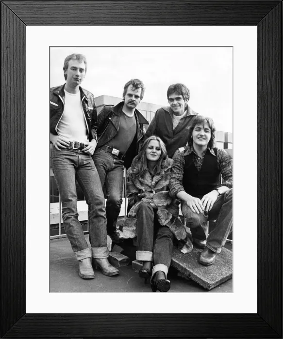 Framed Print : Newcastle pop group Buzz with Helen Thompson, lead singer Framed Print : Newcastle pop group Buzz with Helen Thompson, lead singer