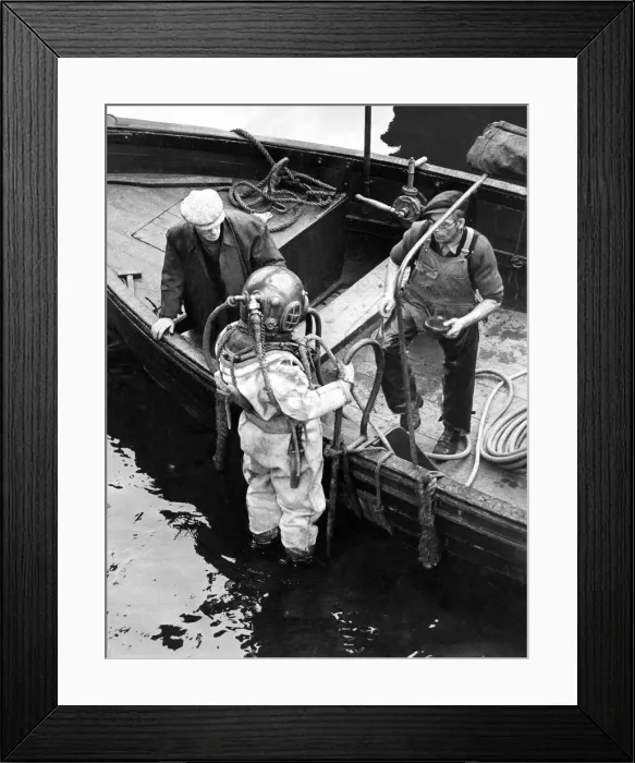 Framed Print : Richard Livingston a Tyne Improvement commission diver, just before he went down to Framed Print : Richard Livingston a Tyne Improvement commission diver, just before he went down to