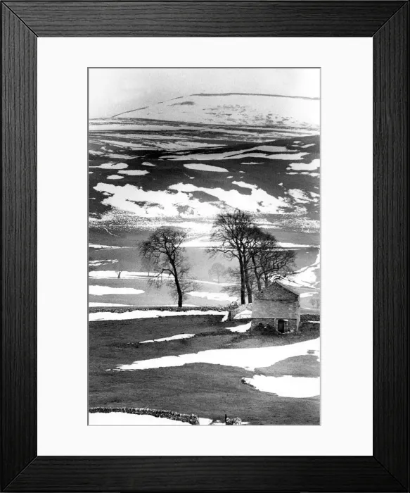 Framed Print : Scenic splendour - the wild Northern upland landscape in mid winter Framed Print : Scenic splendour - the wild Northern upland landscape in mid winter