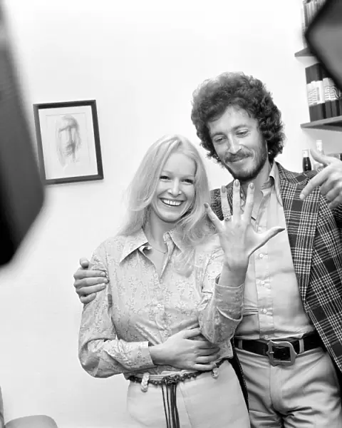 TV Star: Robert Powell marries Babs Lord. September 1975 S75-4616-002