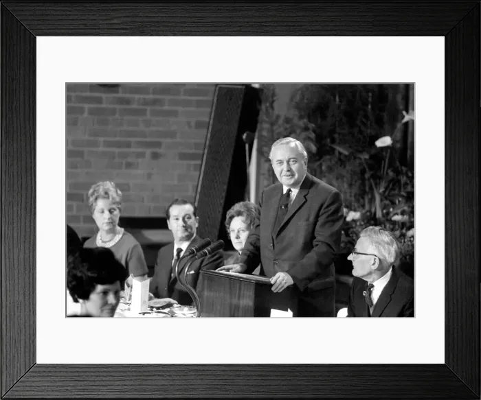Framed Print : The Prime Minister Harold Wilson speaking at Prescot Labour Club (Lancs) Dinner Framed Print : The Prime Minister Harold Wilson speaking at Prescot Labour Club (Lancs) Dinner