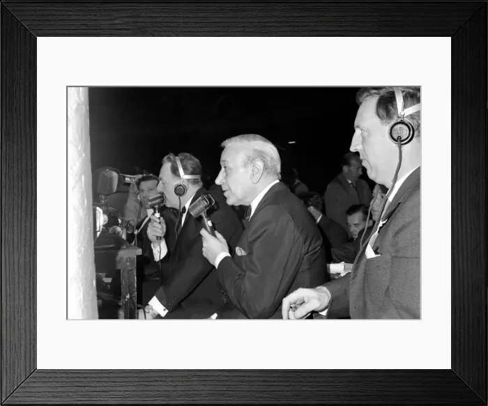 Framed Print : Brian London v. Cassius Clay: Sir Roy Wellensky watching the fight