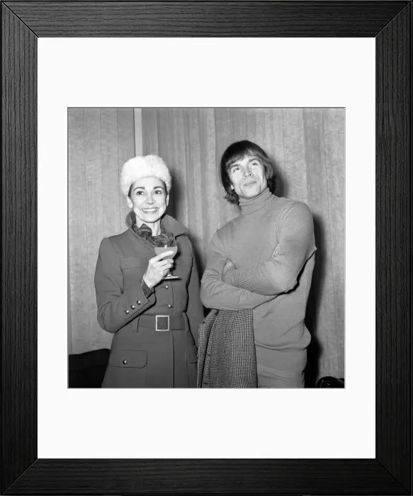 Framed Print : Margot Fonteyn and Nureyev at a press reception at the opera house. March 1969 Z2609-001 Framed Print : Margot Fonteyn and Nureyev at a press reception at the opera house. March 1969 Z2609-001