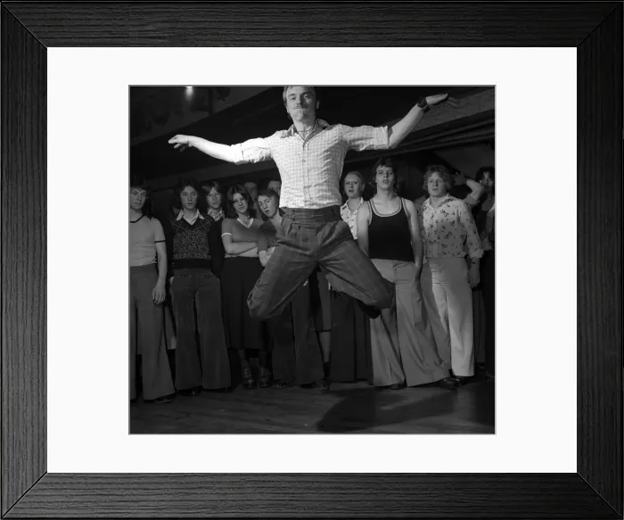 Framed Print : Wigan Casino dancers 1975 Northern soul dancing