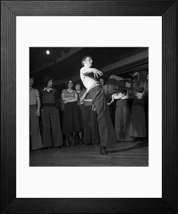 Framed Print : Wigan Casino dancers 1975 Northern soul dancing Framed Print : Wigan Casino dancers 1975 Northern soul dancing