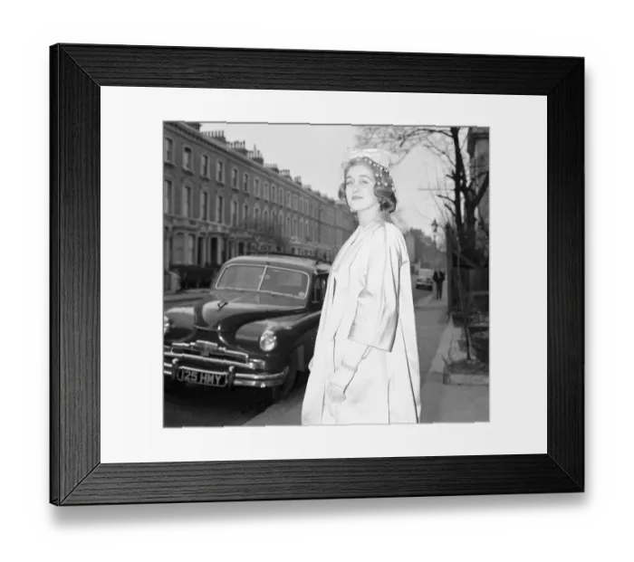 Framed Print : Miranda Smiley one of the last debs to be presented to the queen Framed Print : Miranda Smiley one of the last debs to be presented to the queen
