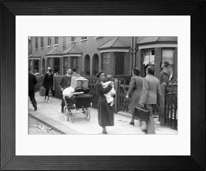 Framed Print : Alfieri. Air Raid damage at Malden, London. August 16th 1940