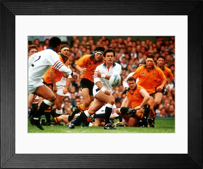 Framed Print : England v Australia Rugby Union World Cup Final Will Carling passing the ball