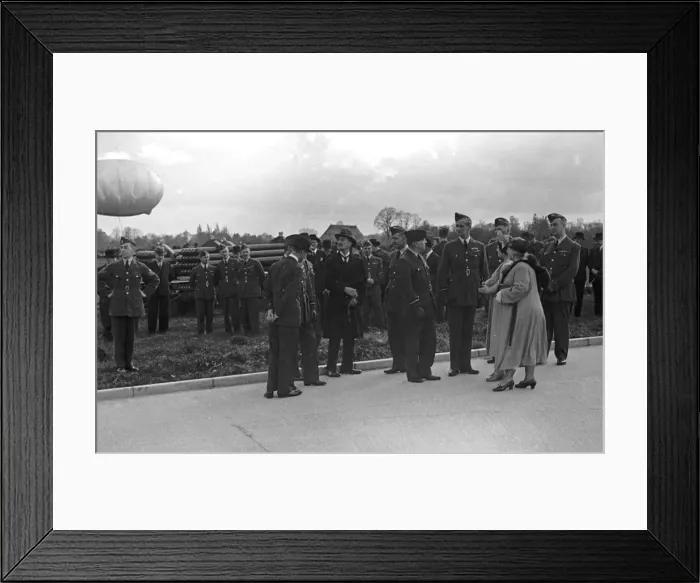 Framed Print : Royal Party at Hook. Balloon barrage with The King, Queen Elizabeth