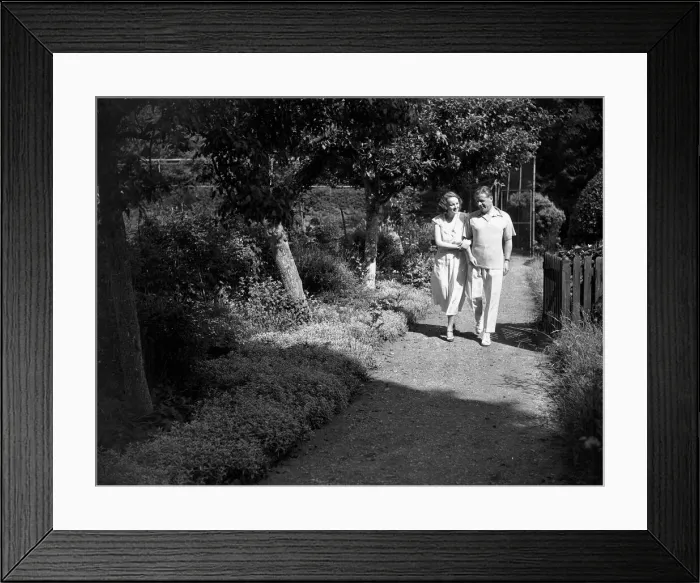 Framed Print : Actress Elsa MacFarlane and her husband Clifford Whitley, of Show Boat fame