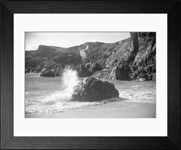 Framed Print : Kynance Cove on the Lizard peninsula in south-west Cornwall, England, UK Framed Print : Kynance Cove on the Lizard peninsula in south-west Cornwall, England, UK