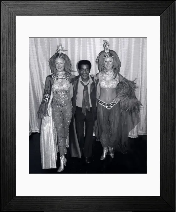 Framed Print : Sammy Davis Jnr. rehearsing for his new West End show with two dancers from the show Framed Print : Sammy Davis Jnr. rehearsing for his new West End show with two dancers from the show