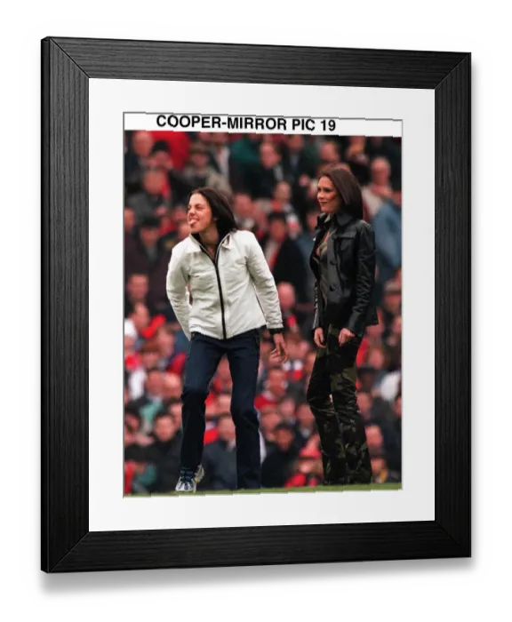 Framed Print : SPICE GIRLs VICTORIA AND MEL C AT THE MANCHESTER UNITED V SHEFFIELD WEDNESDAY GAME