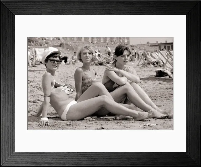 Framed Print : Czech workers at Britains Butlins Camp Barry Women Holidaymakers