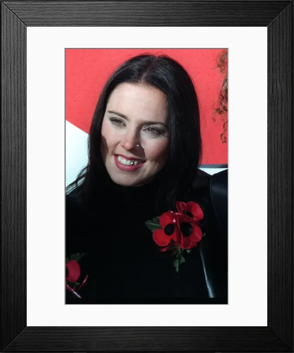 Framed Print : Mel C of Spice GIrls at launch Poppy Appeal October 1997 with Dame Vera Lynn Framed Print : Mel C of Spice GIrls at launch Poppy Appeal October 1997 with Dame Vera Lynn