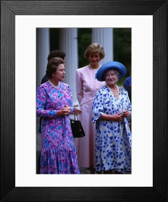 Framed Print : Queen Mother August 1988 with Queen Elizabeth II and Princess Diana Framed Print : Queen Mother August 1988 with Queen Elizabeth II and Princess Diana