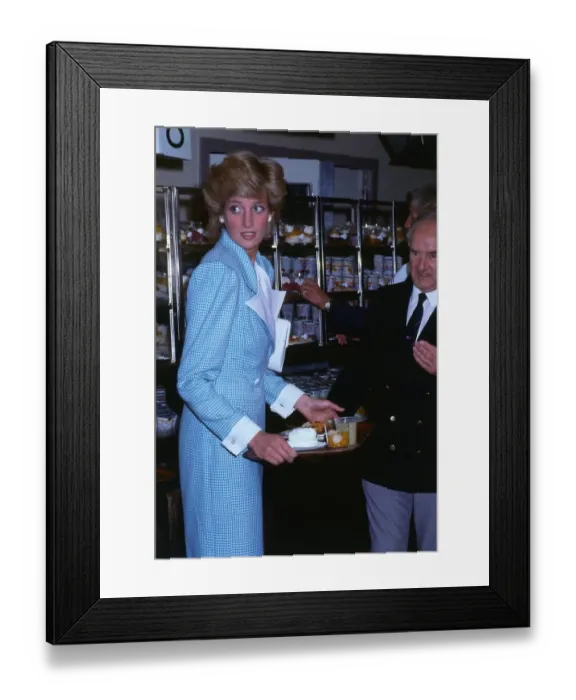 Framed Print : Princesss Diana Princess of Wales, holding a tray of food at the Commonwealth games Framed Print : Princesss Diana Princess of Wales, holding a tray of food at the Commonwealth games
